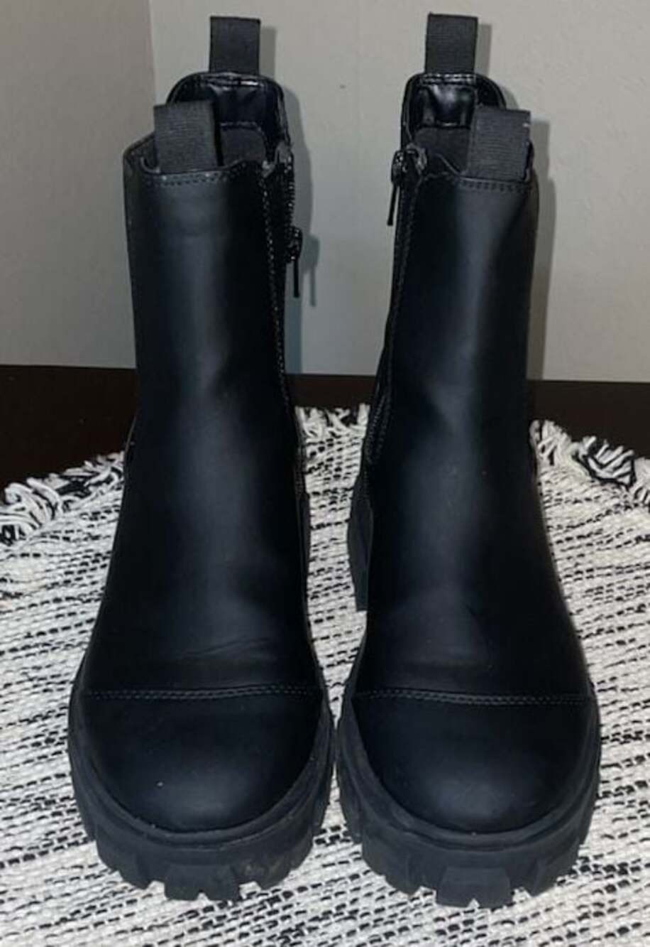 Target Women's Black Lug Sole Chelsea Boots Size 8